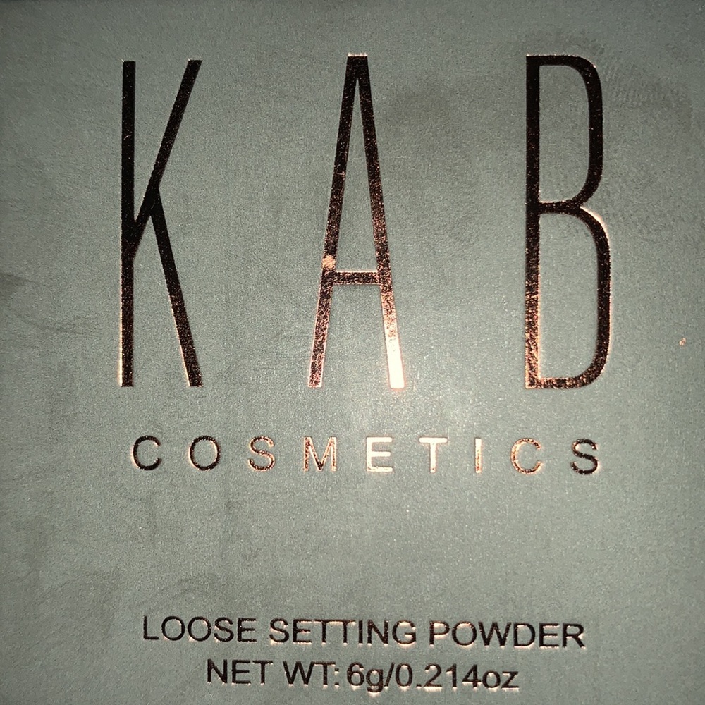 KAB Cosmetics Loose Setting Powder in Translucent - Picture 4 of 4